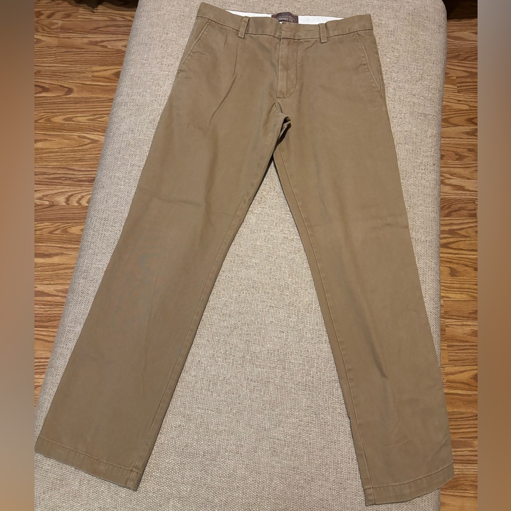 Old Navy The Classic Khaki Straight Fit Chinos